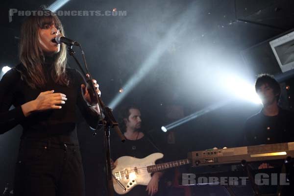 CLARA LUCIANI - 2017-10-18 - PARIS - Bus Palladium - 